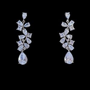 NWT-SEEET V-RHINESTONE DANGLE EARRINGS